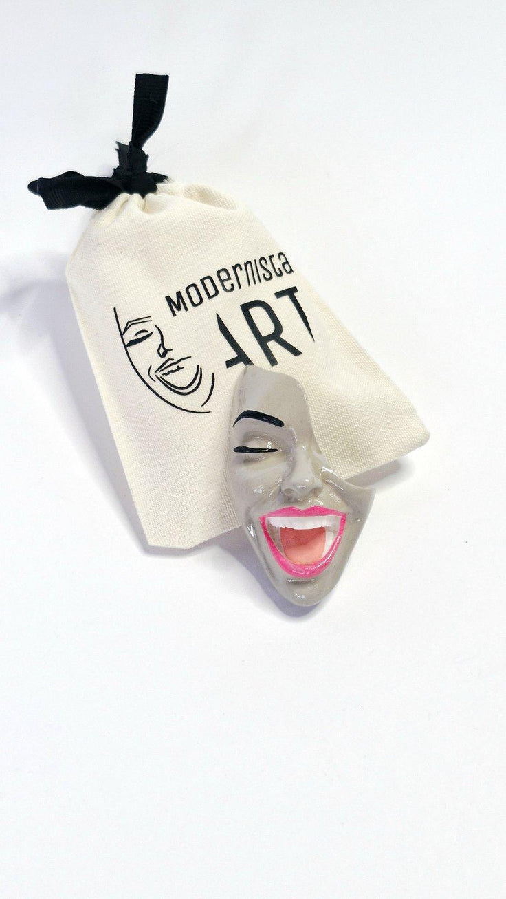 Brooch — Smile Classy Beige by Modernista Art