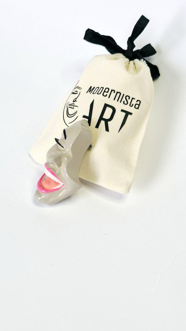 Brooch — Smile Classy Beige by Modernista Art