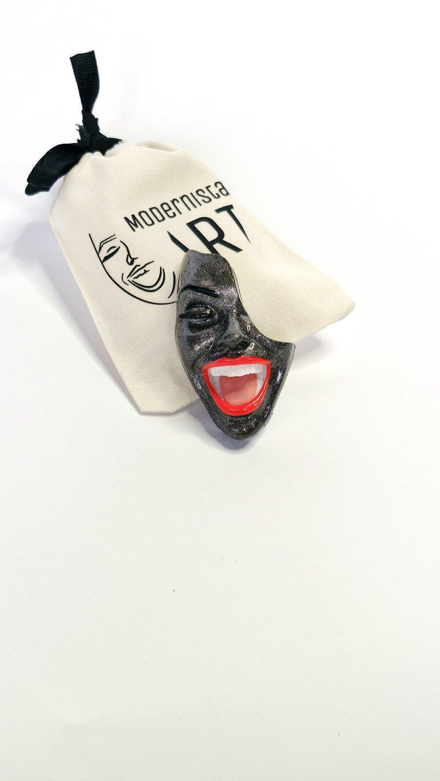 Brooch — Smile Metallic Queen by Modernista Art