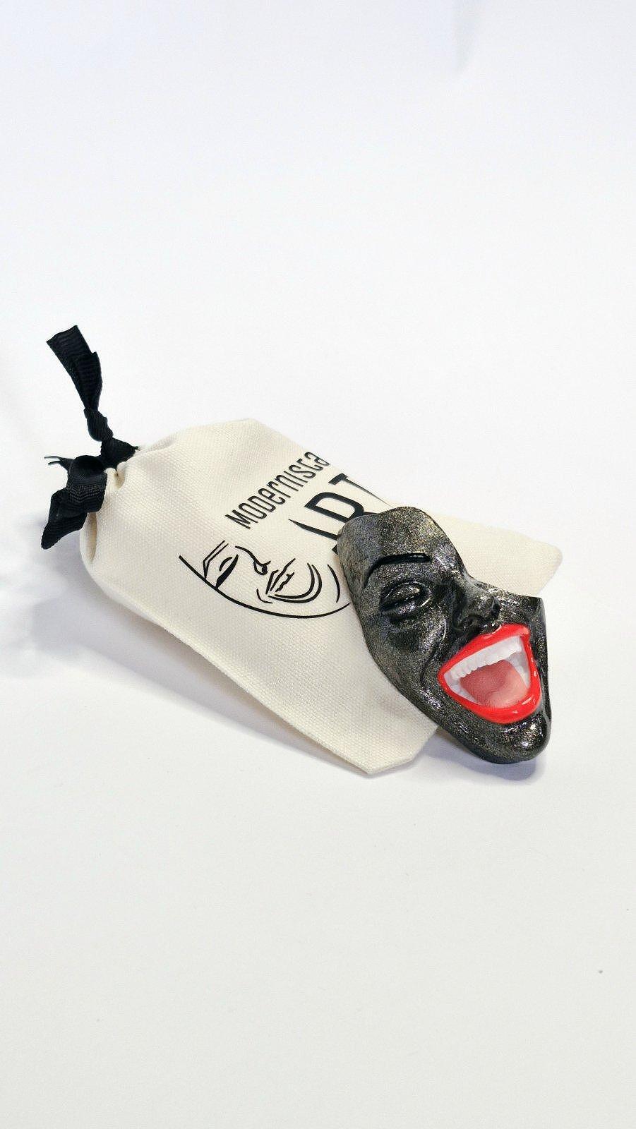 Brooch — Smile Metallic Queen by Modernista Art