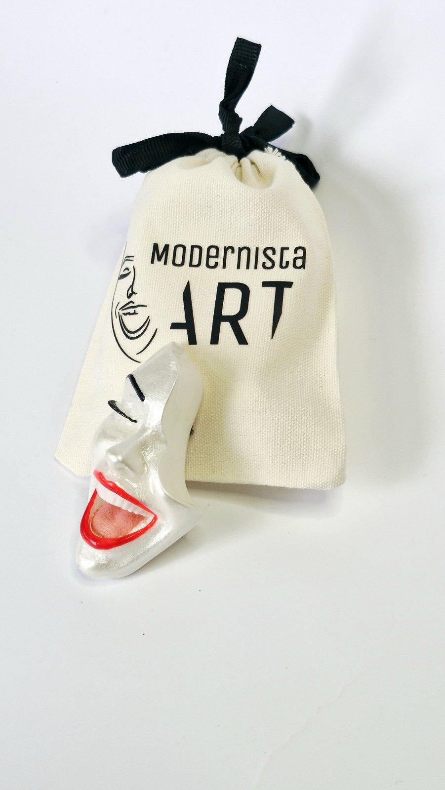 Brooch — Smile White Pearl by Modernista Art