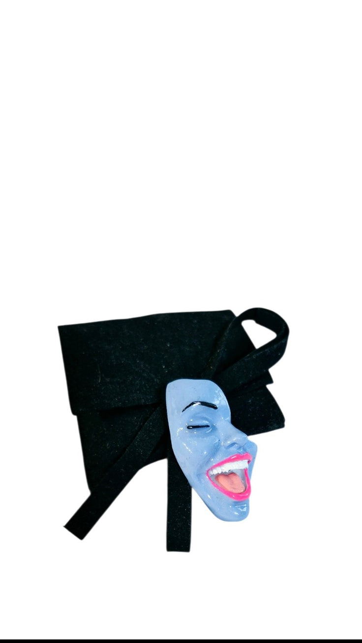 Blue Sky Smile Mini-Brosche