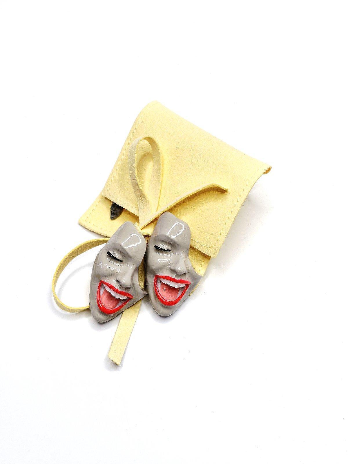Mini Brooch — Smile Classy Beige by Modernista Art