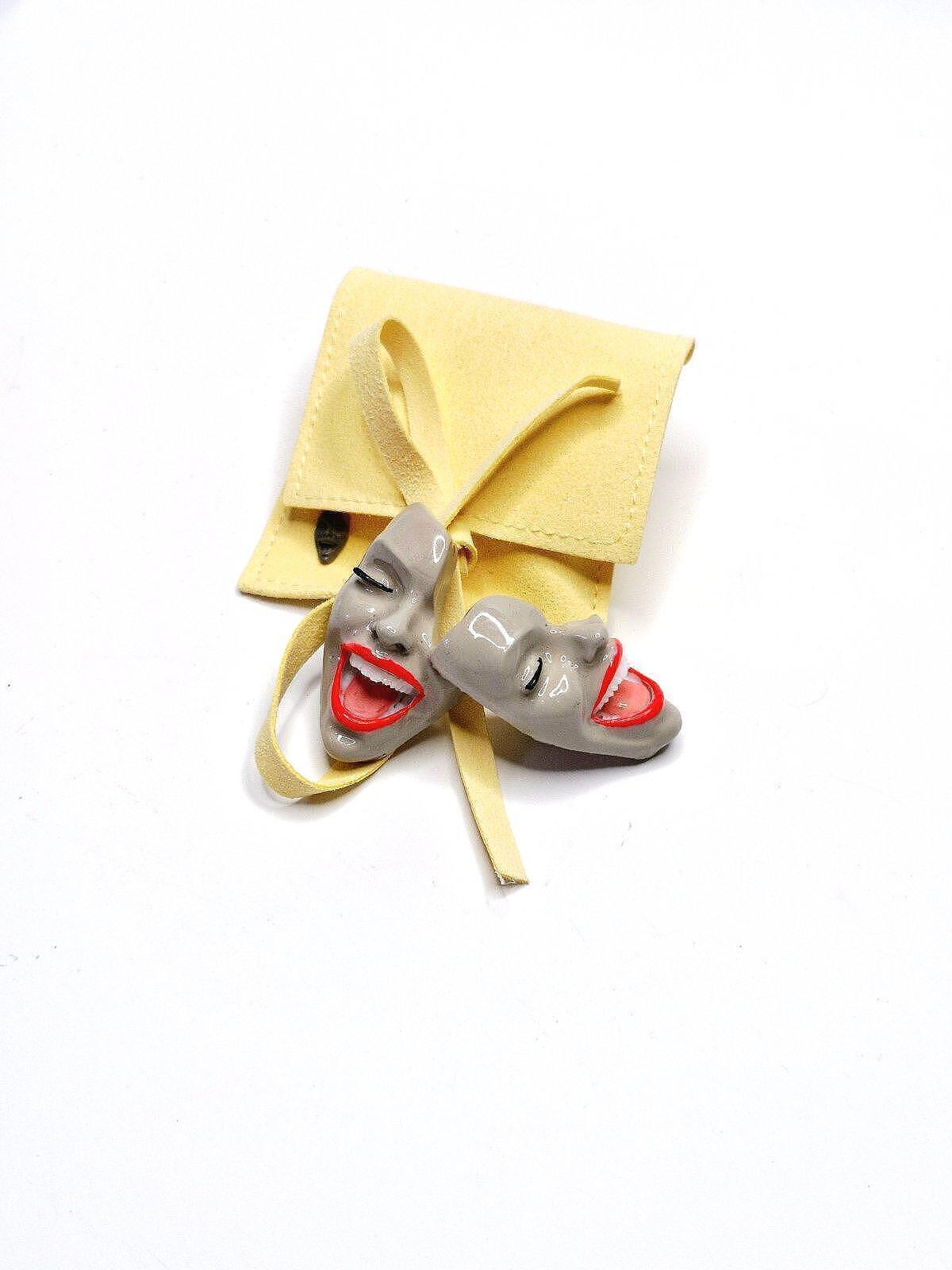Mini Brooch — Smile Classy Beige by Modernista Art